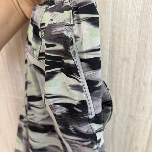 Lululemon Pace Breaker 7” Inseam Shorts Mens Small Linerless Paint Glide Multi - Picture 8 of 9